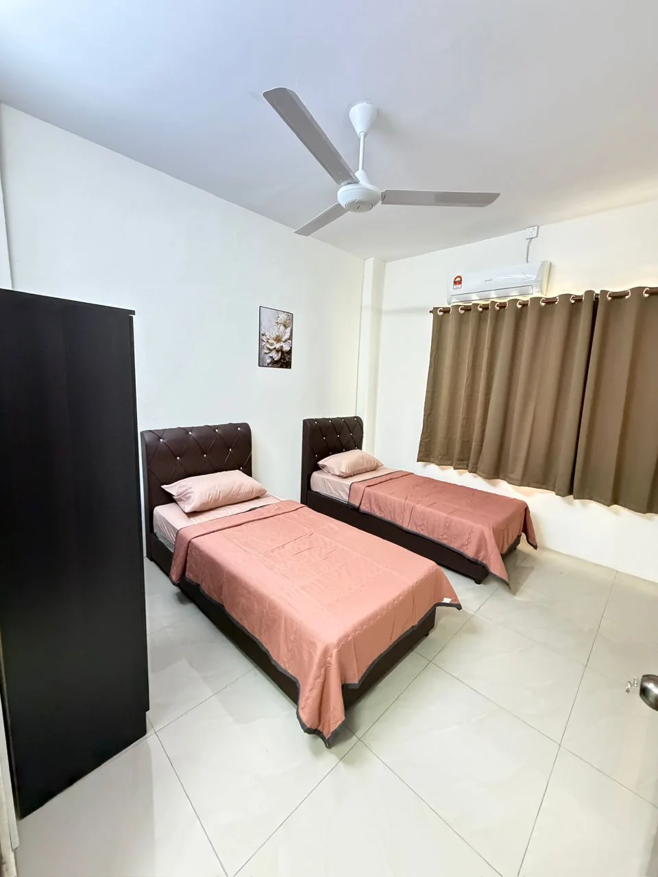 Seksyen 8 twin-sharing room